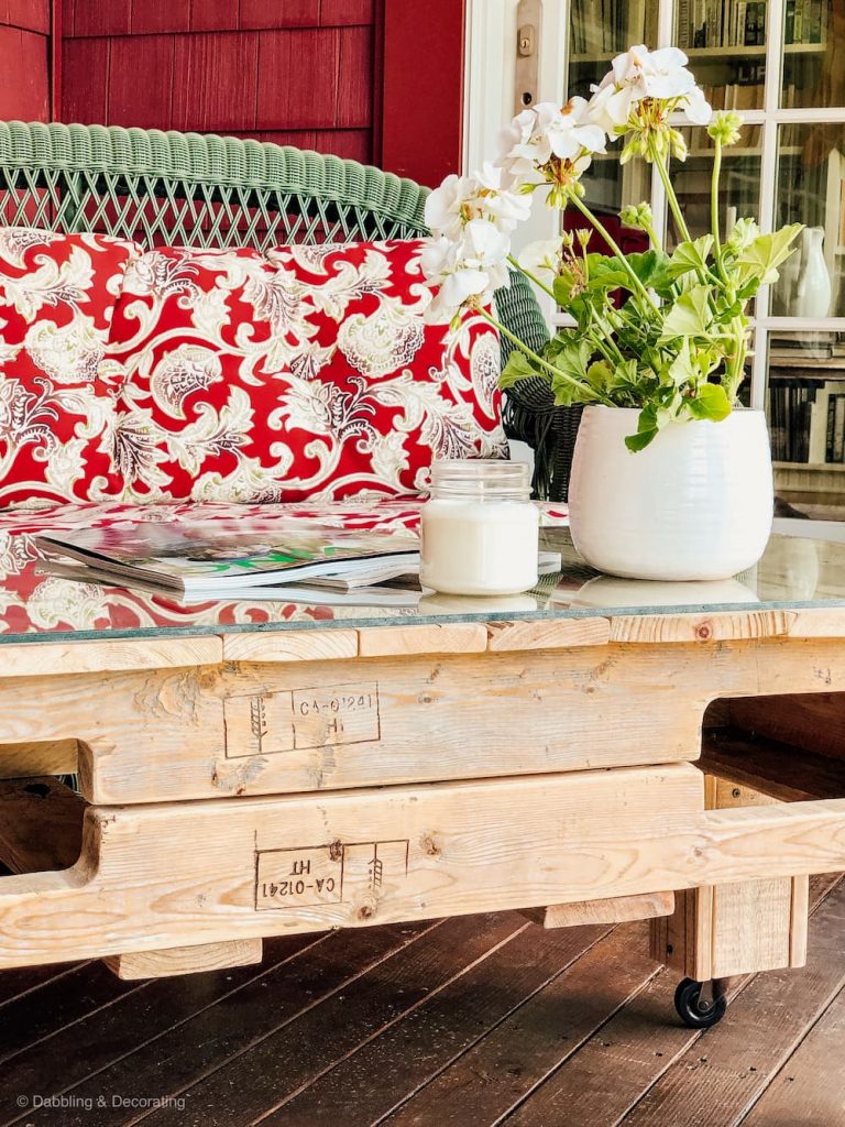 How to DIY A Mobile Pallet Coffee Table