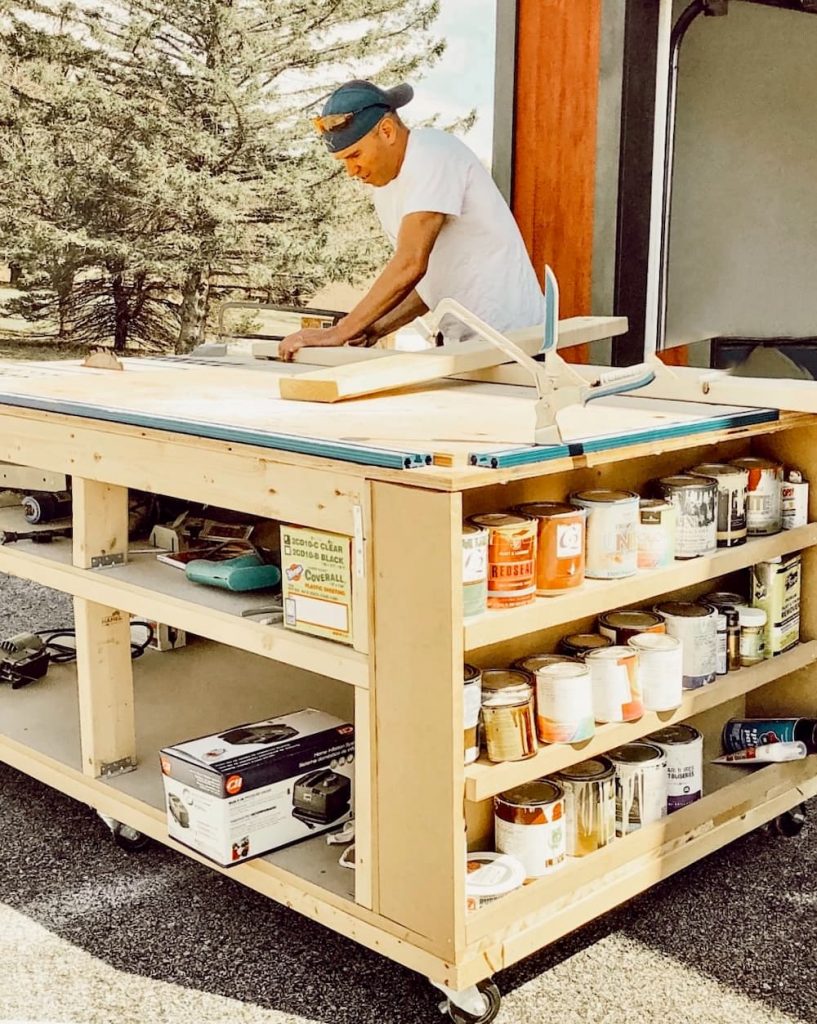 How to DIY A Mobile Pallet Coffee Table