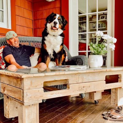 How to DIY A Mobile Pallet Coffee Table