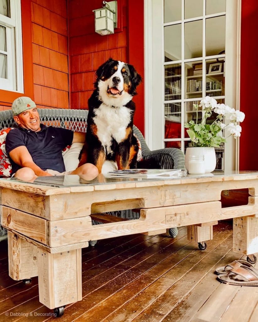 How to DIY A Mobile Pallet Coffee Table