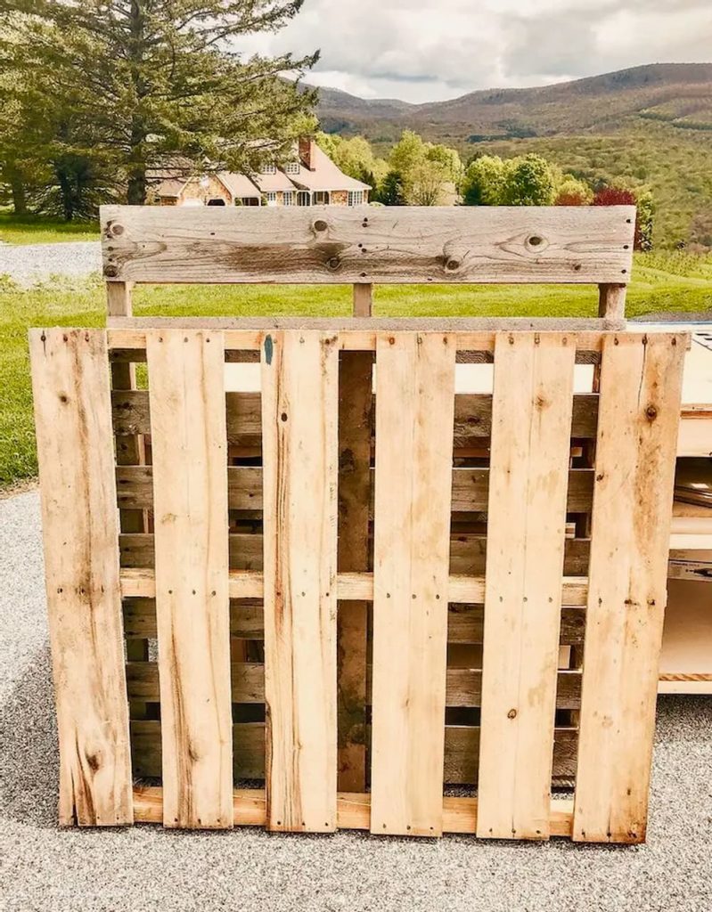 How to DIY A Mobile Pallet Coffee Table