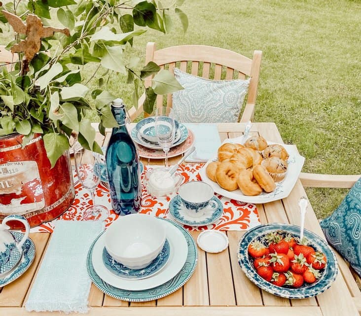 red, white, and blue vintage-inspired outdoor tablescape.