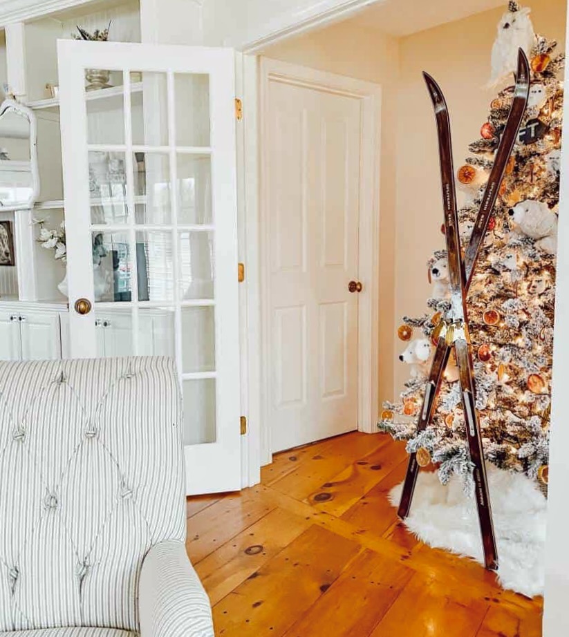 Polar Bear Christmas Decor on vintage inspired ski lodge decor Christmas tree