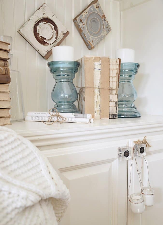 Simple Christmas and Winter Decor Shelfie