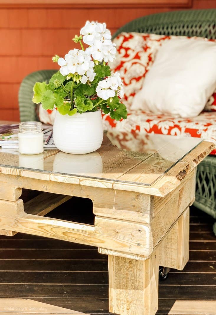 DIY Pallet Coffee Table DIY Pallet Coffee Table