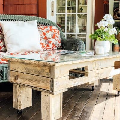 DIY Mobile Pallet Coffee Table