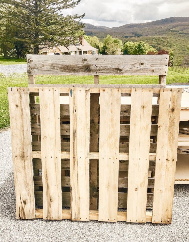 DIY Pallet Coffee Table DIY Pallet Coffee Table