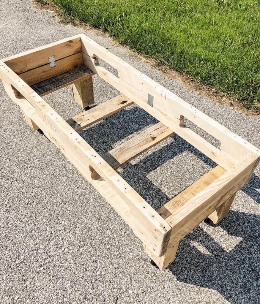 DIY Pallet Coffee Table