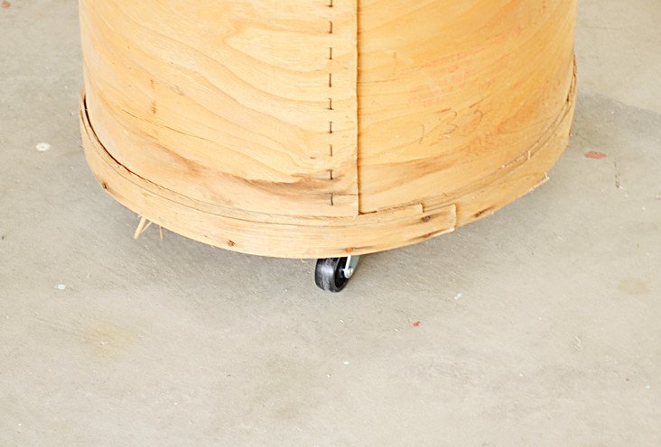 Simple DIY Vintage Crate Mobile Table