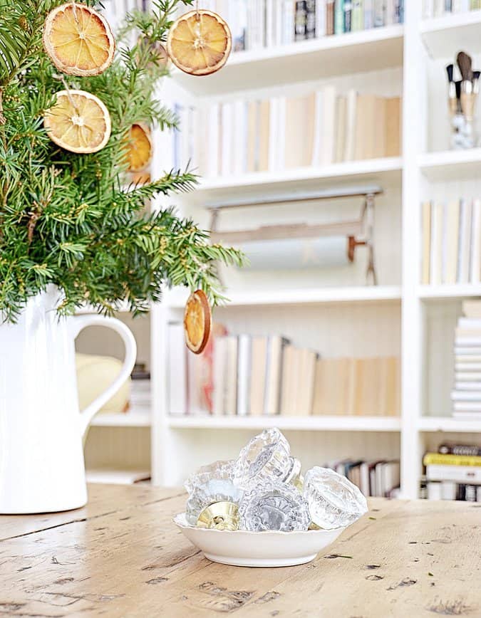 Simple Vintage Christmas Decor.