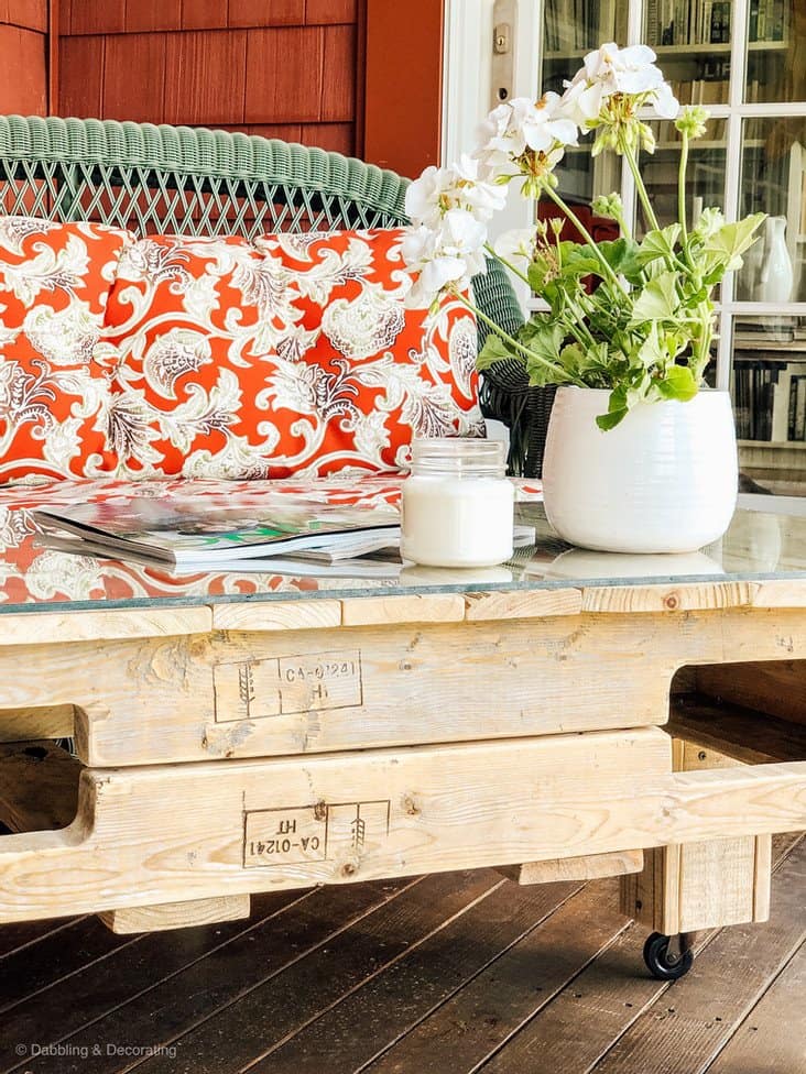 DIY Pallet Coffee Table DIY Pallet Coffee Table