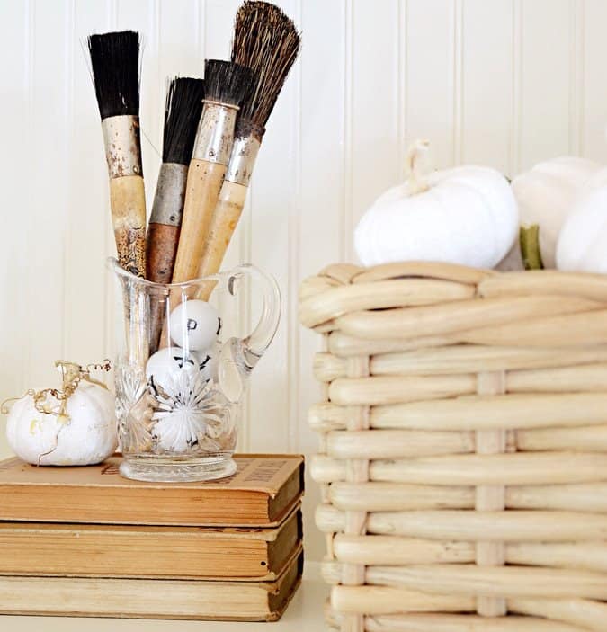 Vintage shelfie with old porcelan letter balls.