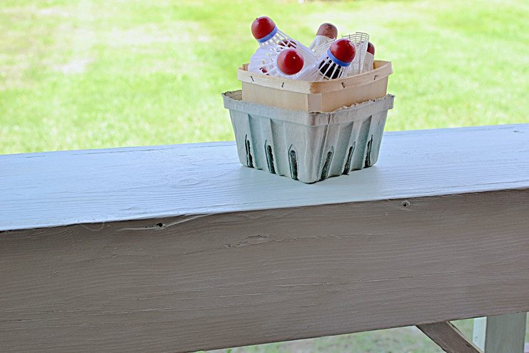Vintage birdies in old berry crates on wooden patina bench.