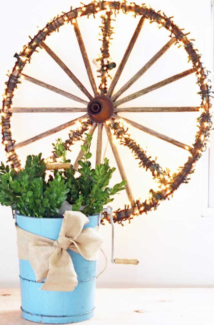 DIY Christmas Wagon Wheel with White Lights!