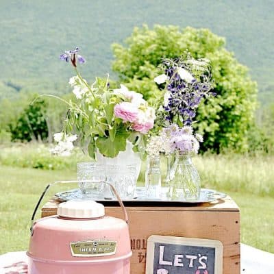 Backyard Pallet Picnic Serving up Maine Lobster Rolls