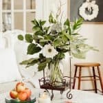 A vase of flowers on a table