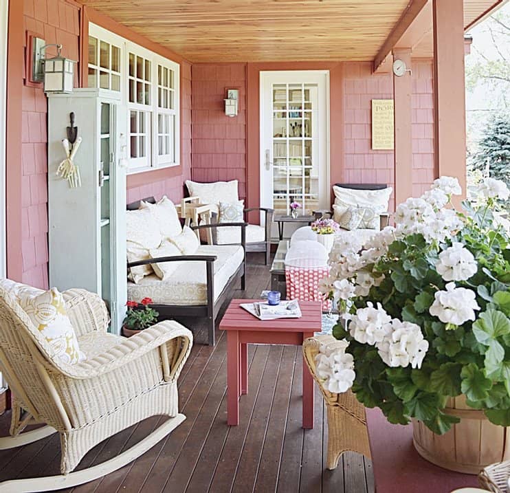 How to Decorate a Porch with Vintage Style