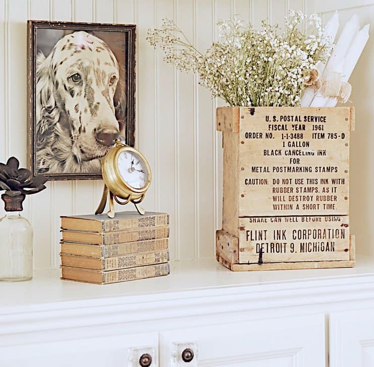 10 Fun Ideas for Decorating with Vintage Books!