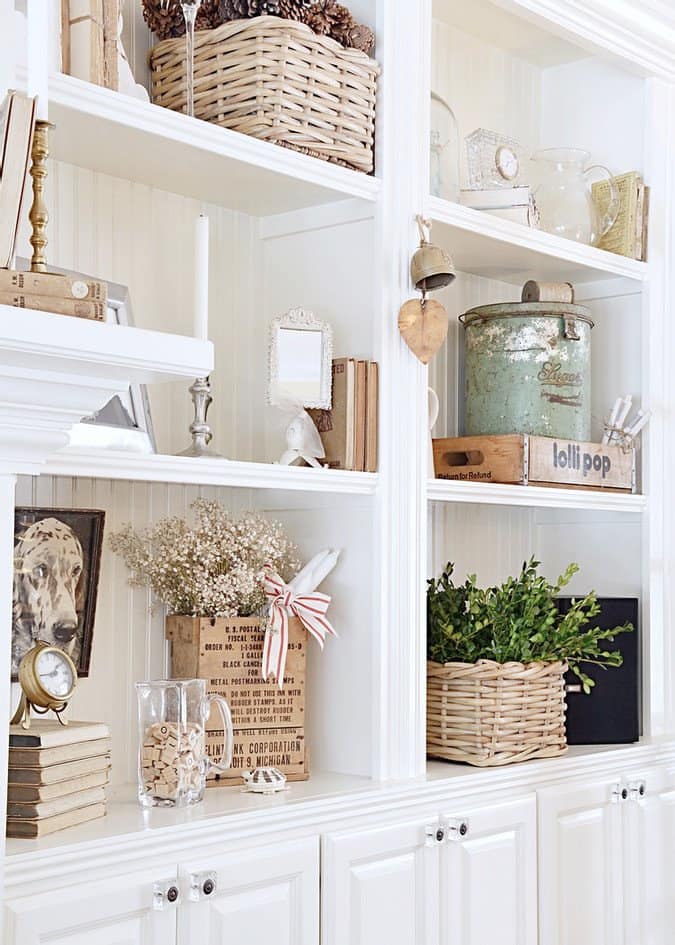 Simple Christmas Decor Shelfies