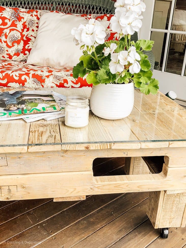 DIY Pallet Coffee Table DIY Pallet Coffee Table