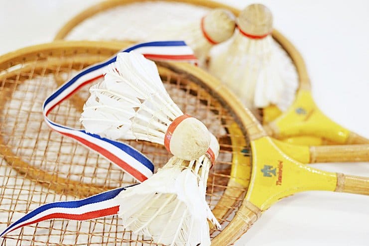 Vintage Badminton Set including 4 Wooden Rackets and 2 Shuttlecock (Sport)