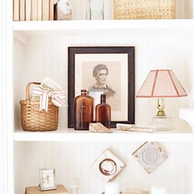 Simple Vintage Christmas Decorating Ideas for Bookshelves