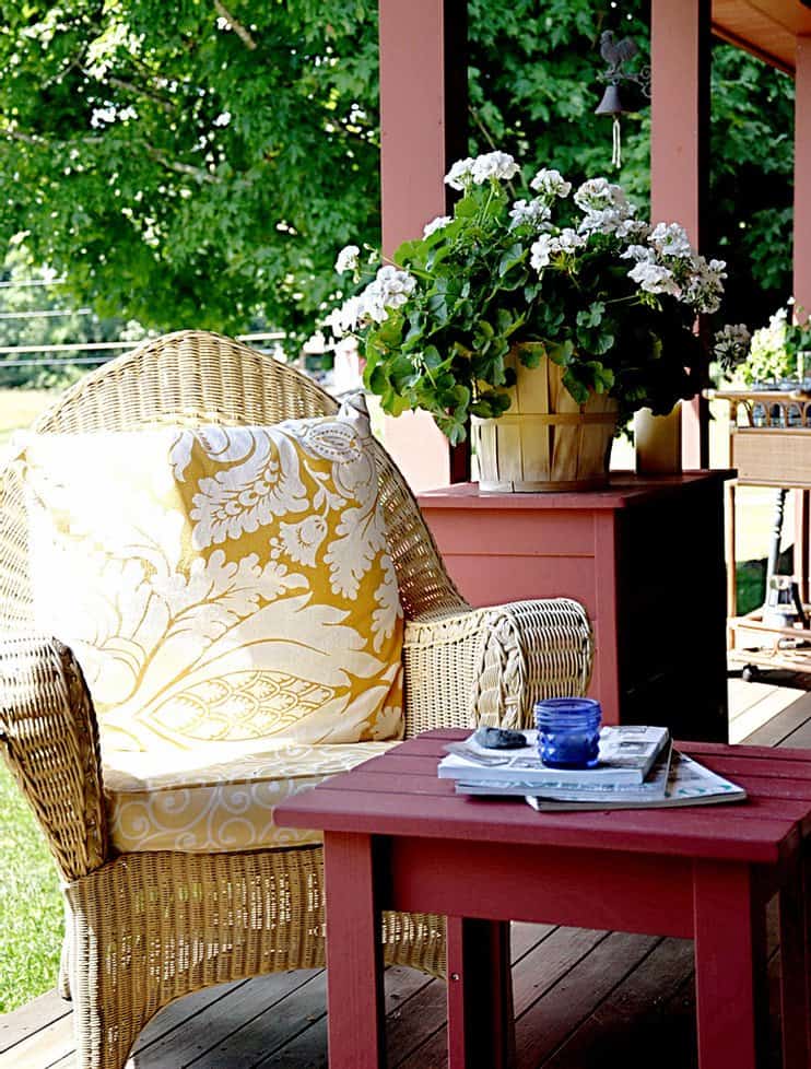 How to Decorate a Porch with Vintage Style