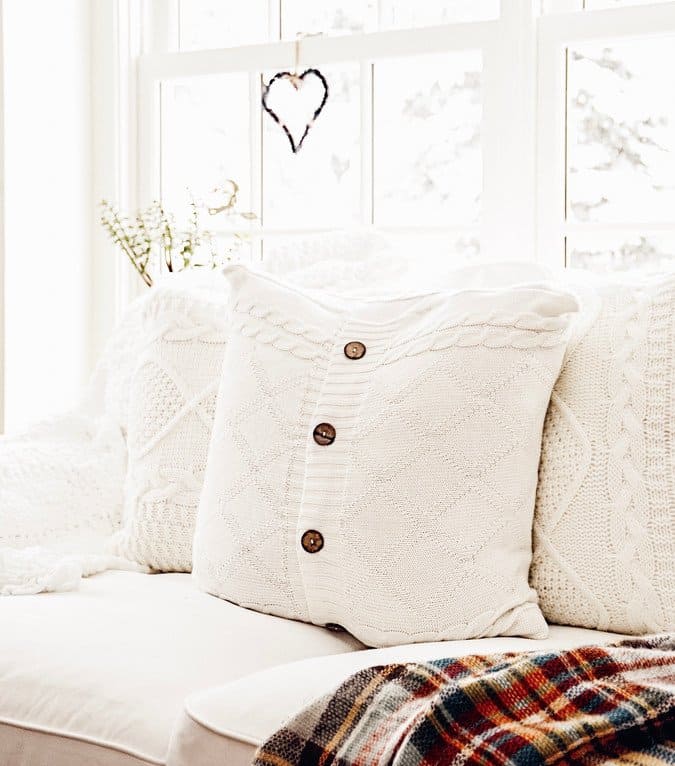 Simple Winter White Christmas Decor in the Sunroom.