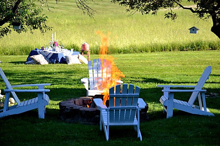 Fire pit and picnic pallet table.