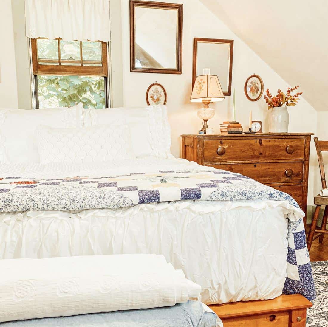 Cozy Attic truss bedroom with zipper bedding from Beddy's