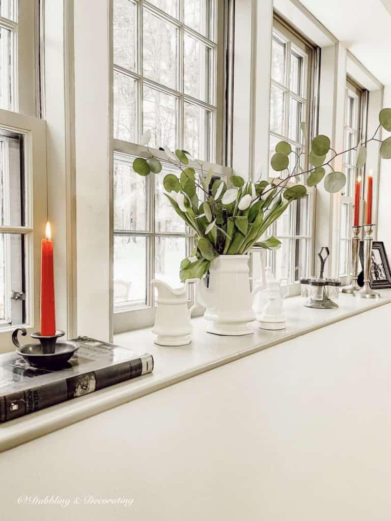 5 Window Sill Decor Ideas: Vintage Design