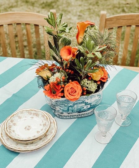 OUTDOOR TABLE AND CENTERPIECE
