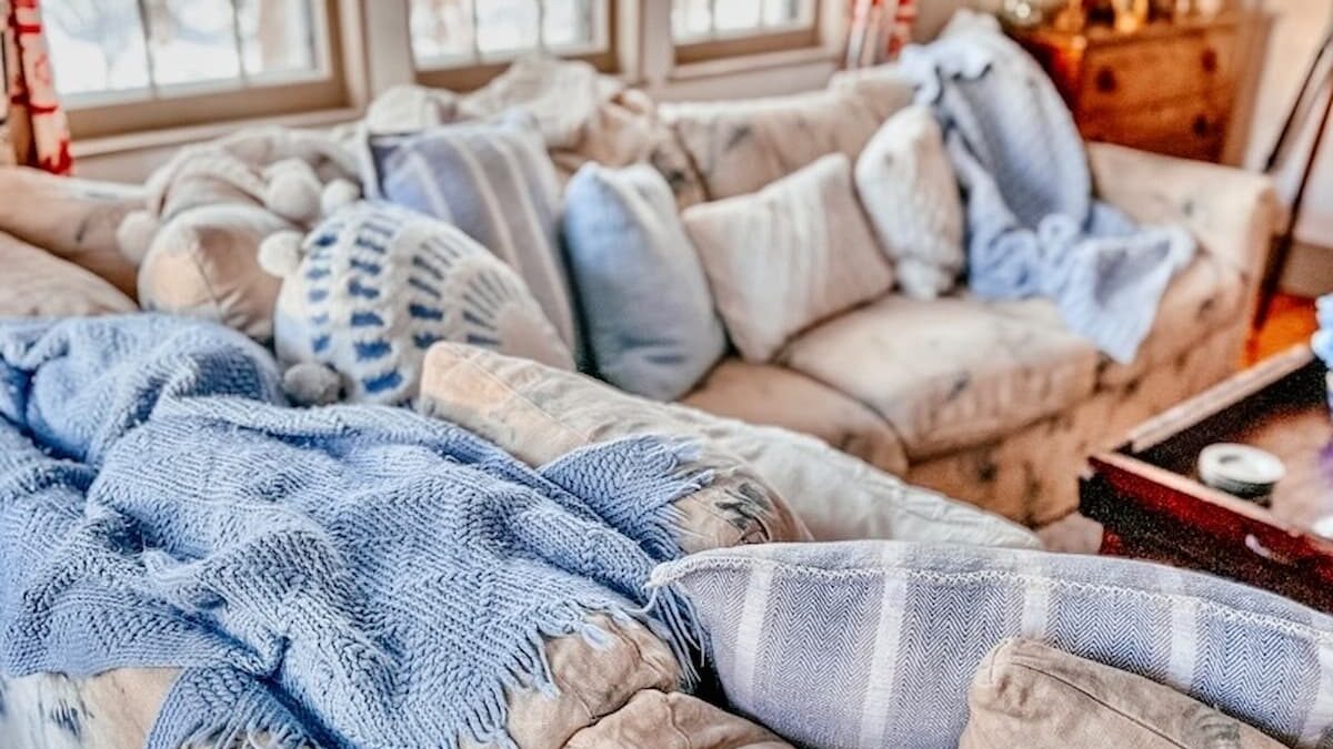 Colonial Decor Living Room Ideas from a Coastal New England Home, image size:1200x675