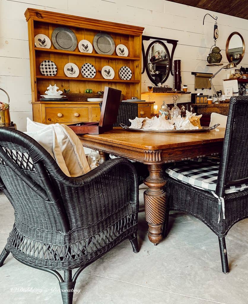 A table topped with lots of furniture