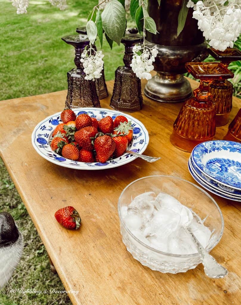 The Cutest Little Outdoor Beverage Table