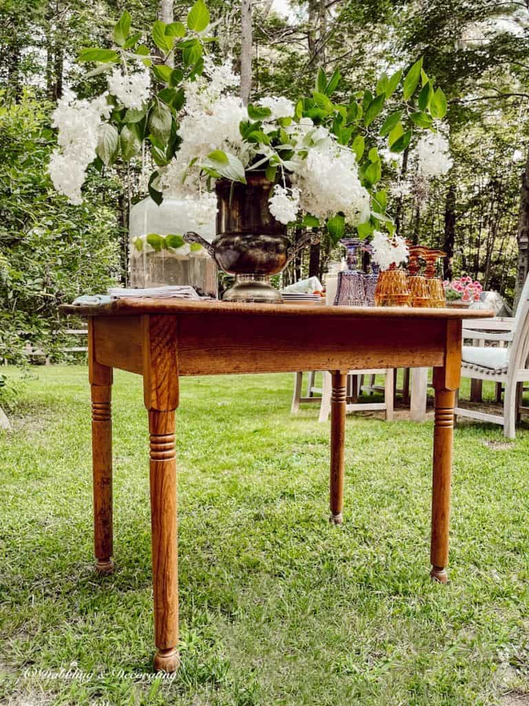 The Cutest Little Outdoor Beverage Table