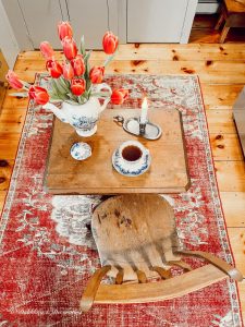 Tulip Arrangements You’ll Love: 25 Spring Ideas Using Vintage Vases