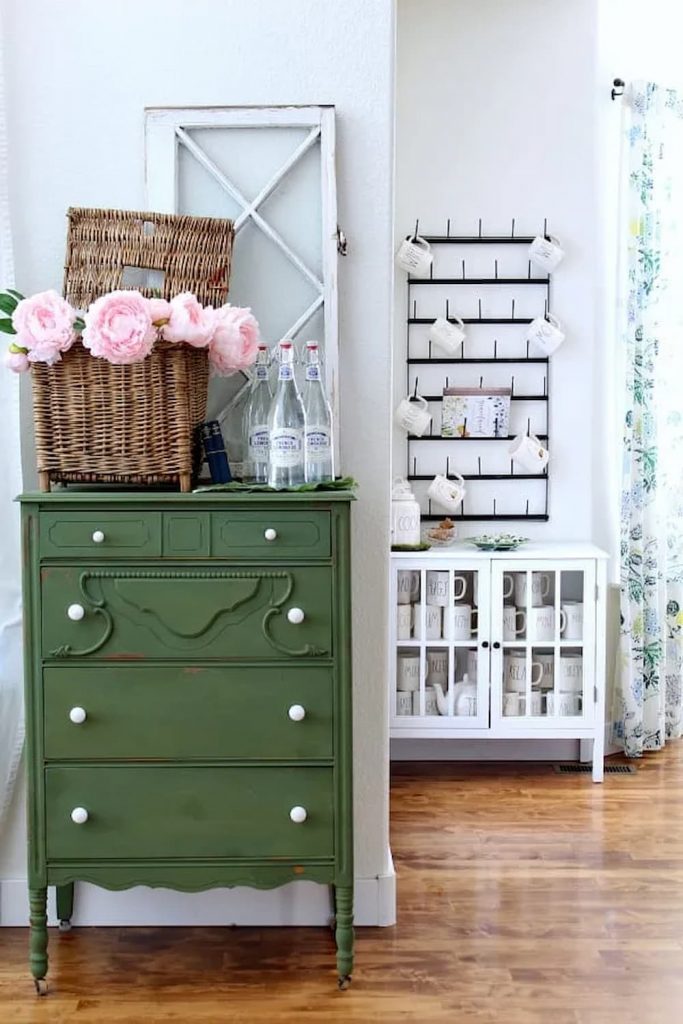Green in Decor Dresser
