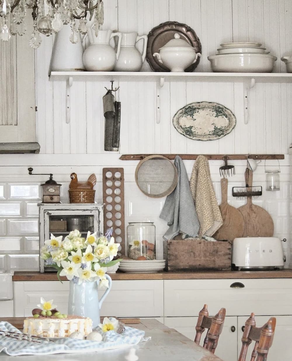 7 Beautiful & Thrifty European Farmhouse Spring Home Accessories