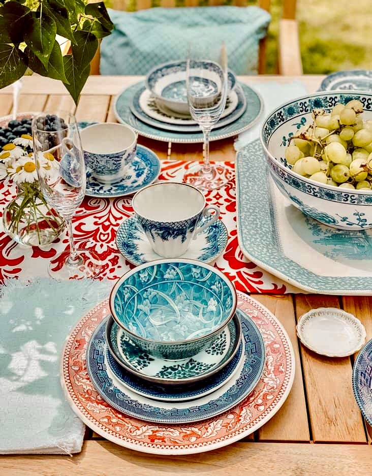 Outdoor summer table settings with vintage red, and blue dishware for vintage Americana decor ideas