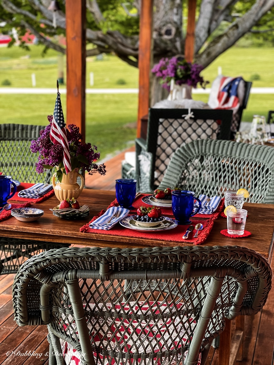 Simple Vintage Americana Porch Table Ideas