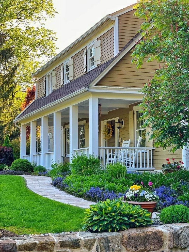 The Prettiest Thrift Flip Idea for the Front Porch