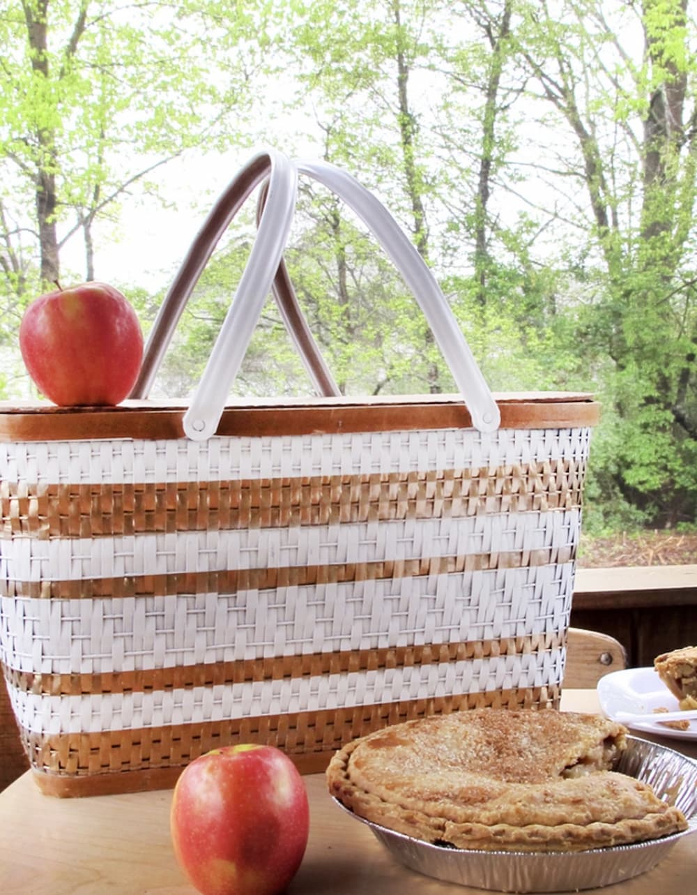 Vintage Picnic Basket Decorating Ideas for Every Season