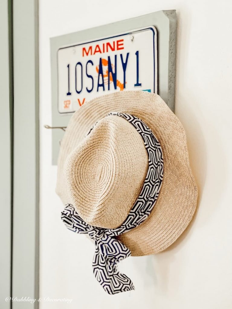 DIY License Plate Hat Rack and Wall Decor 