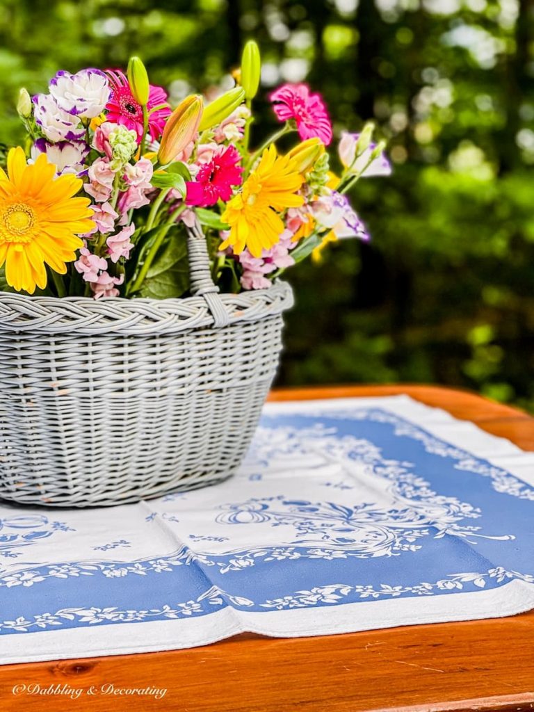 How to Fashionably Bring Your Dining Room Outside This Summer