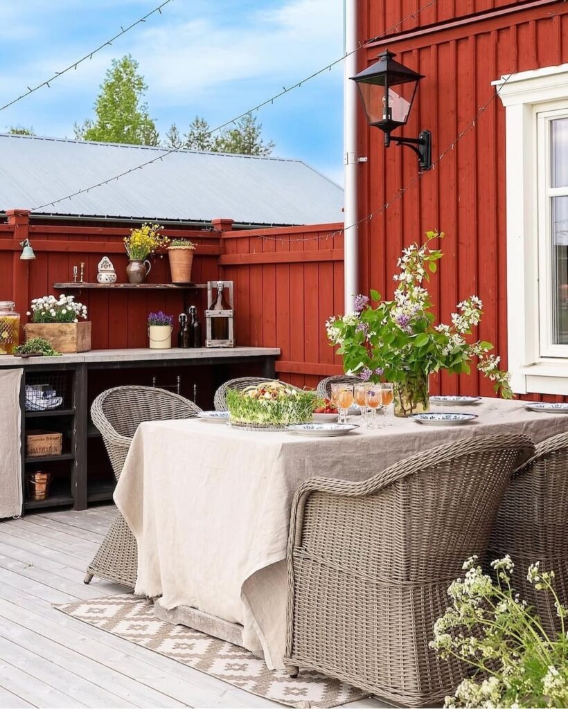 Scandinavian Cottage Style in summer table alfresco.