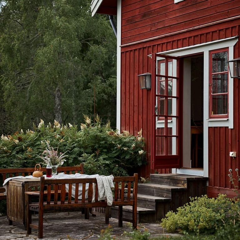 10 Scandinavian Cottages: Summer Hygge