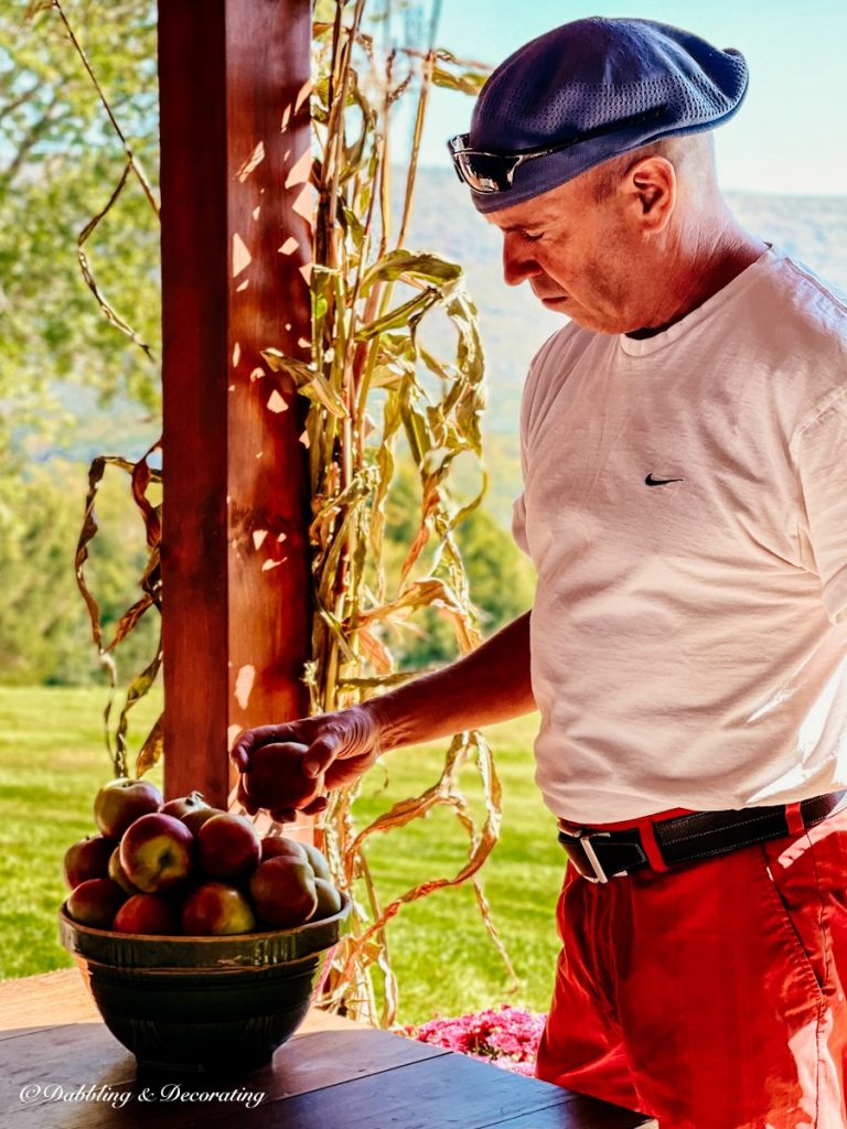 How to Add Autumn Spirit to Your Front Porch this Fall