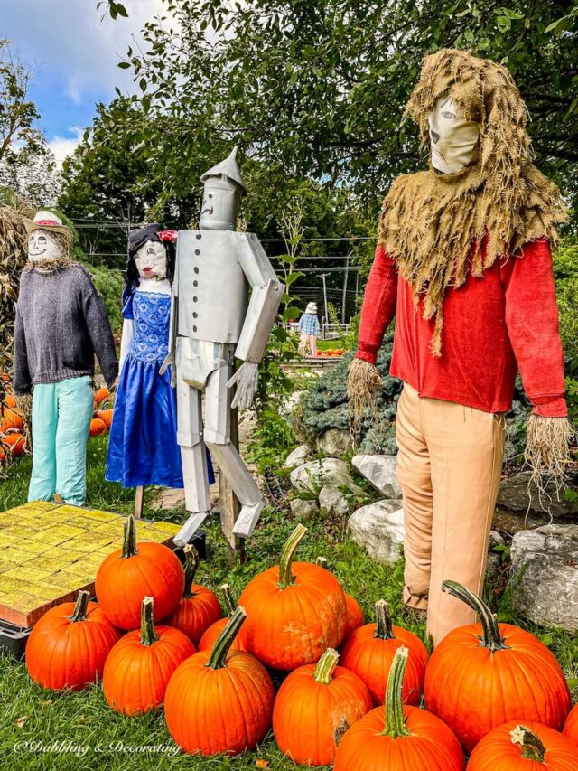 21 Outrageous Scarecrows It's Fall in Vermont