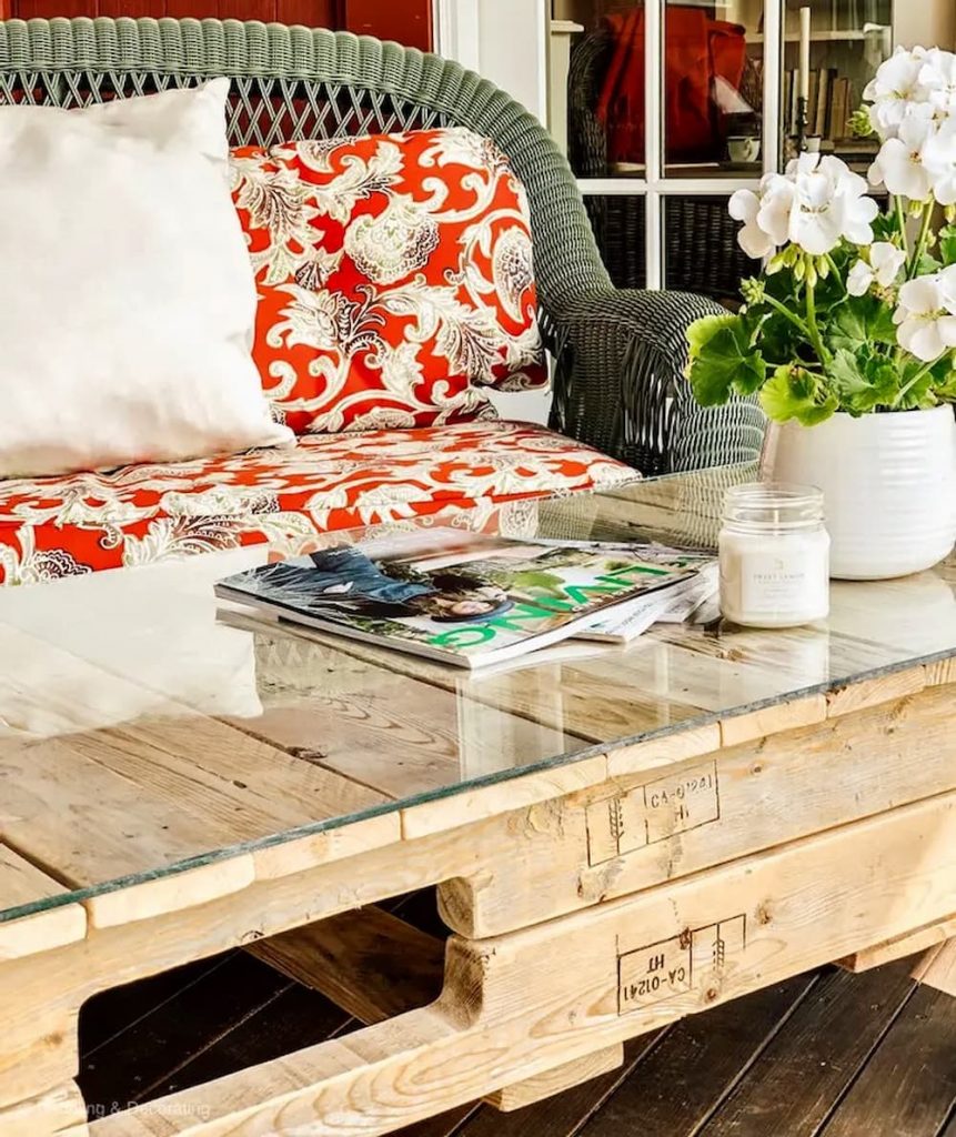 How to DIY A Mobile Pallet Coffee Table